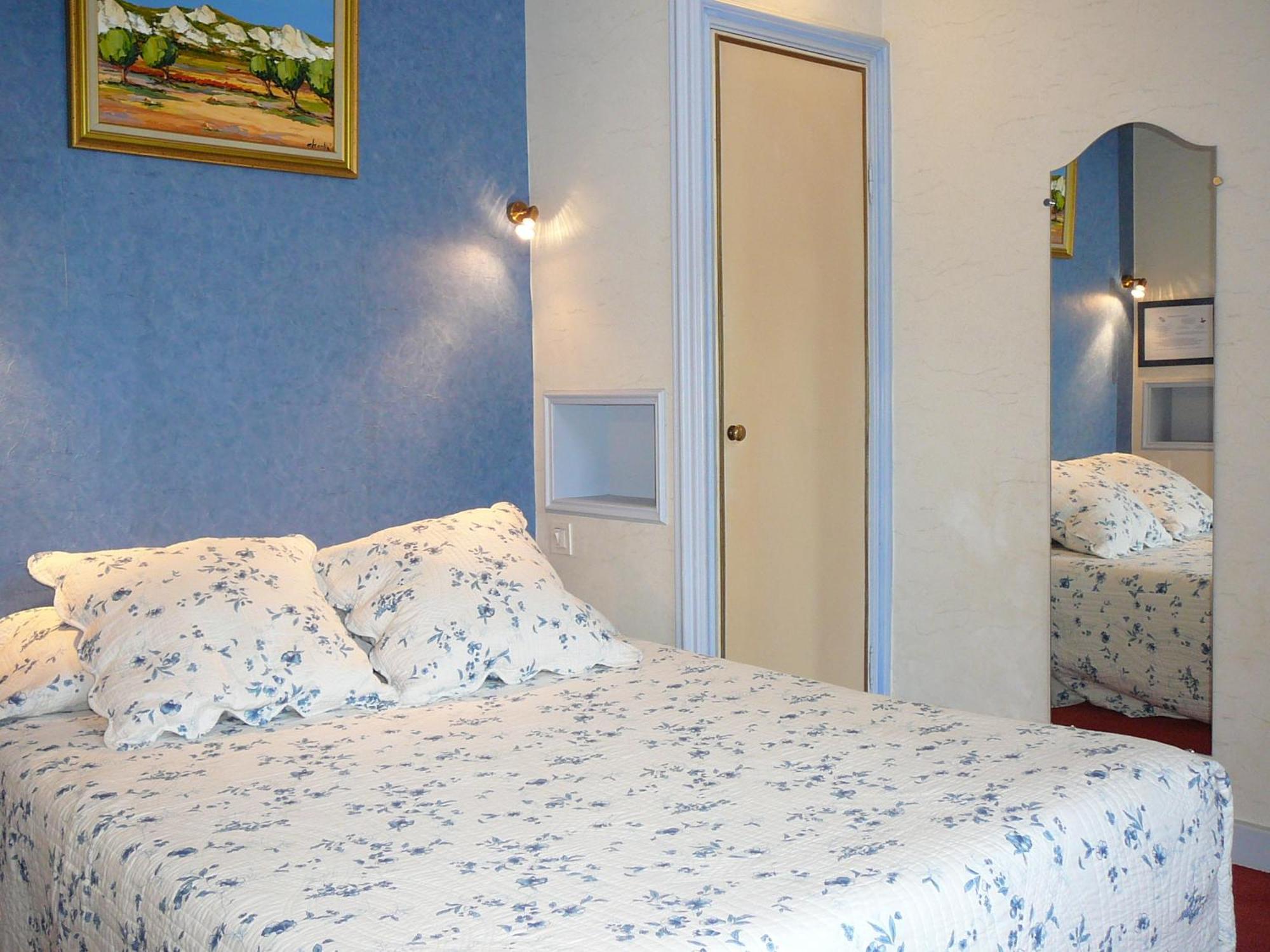 Hotel Du Fiacre Carpentras Cameră foto