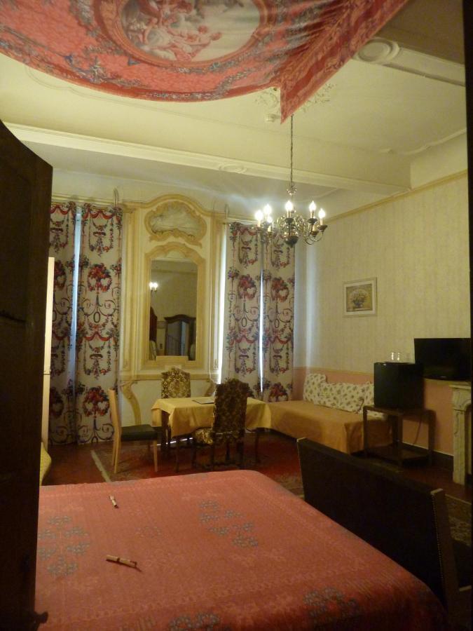 Hotel Du Fiacre Carpentras Cameră foto